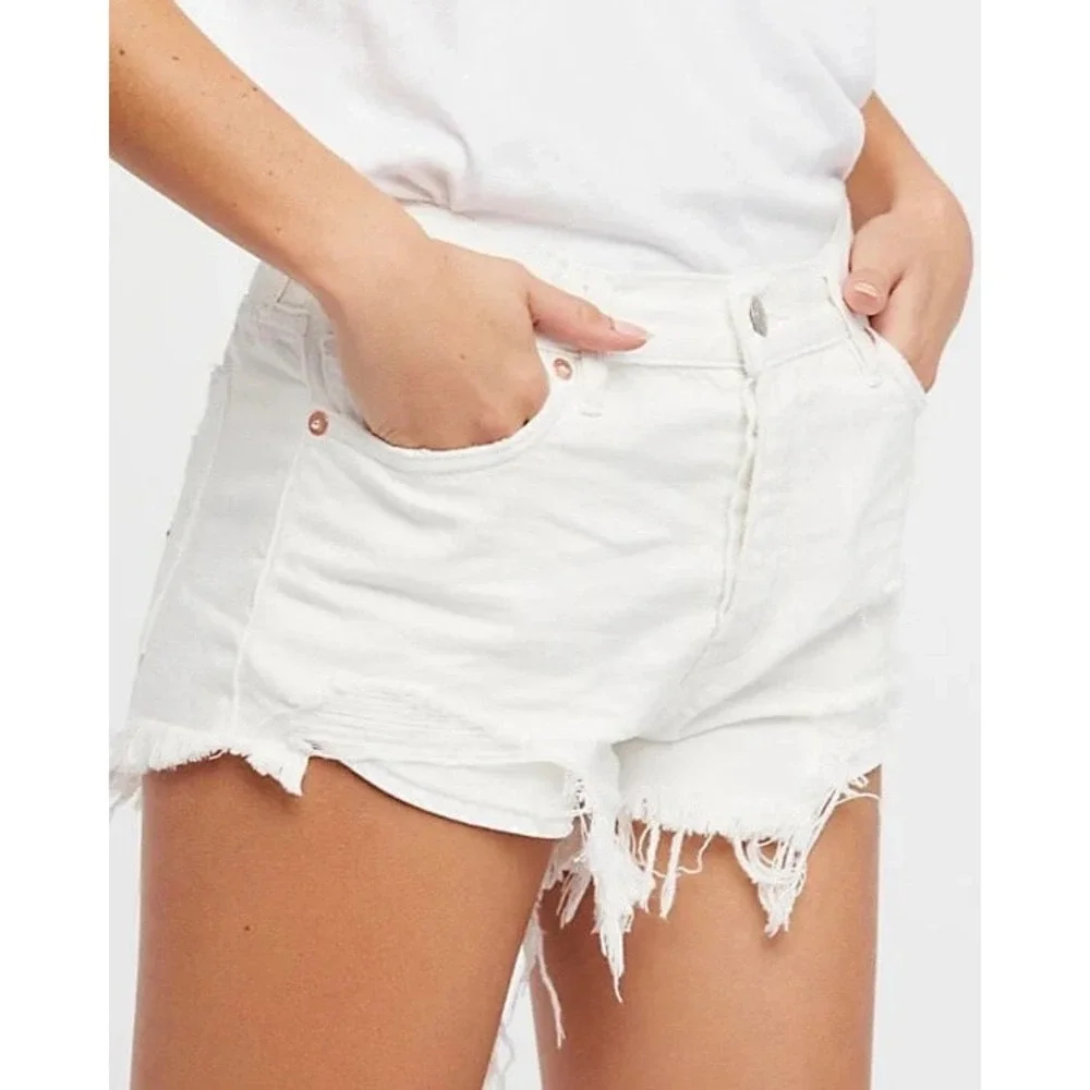 Free People Women's White Denim Loving Good Vibrations Cut Off Shorts Size 27 - Picture 1 of 12